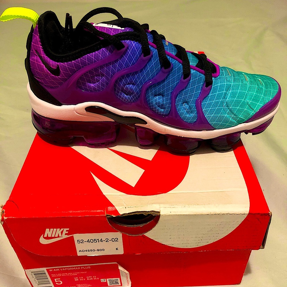 Beautiful women’s vapor max plus 😍